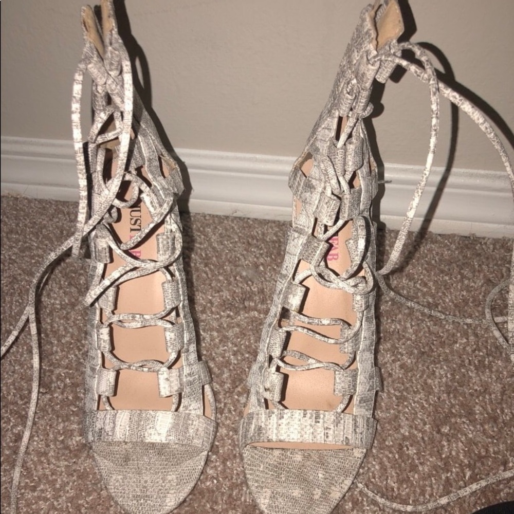 Heels snake print